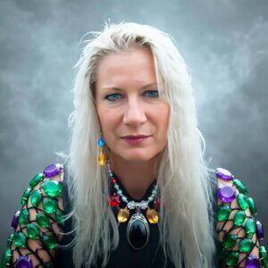 Meet your Posher, Cyndi M